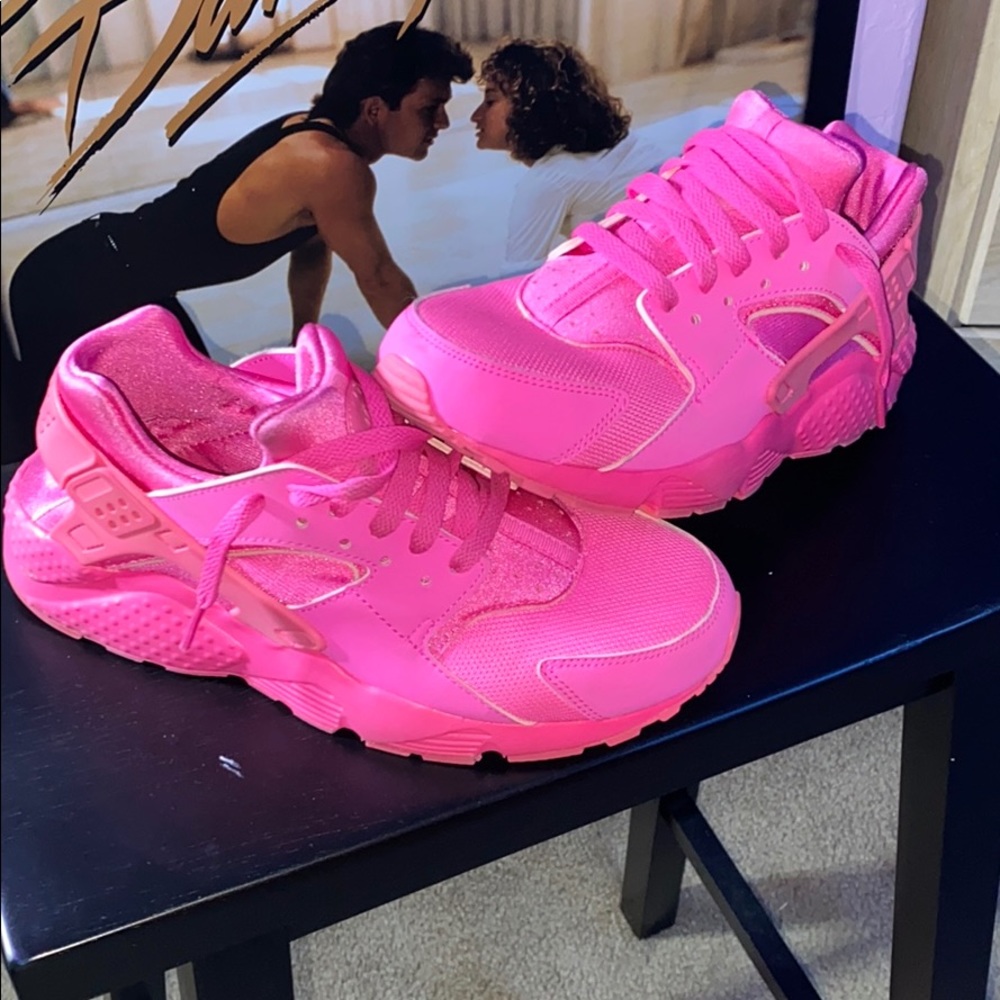 SZ: 7Y Nike Huaraches